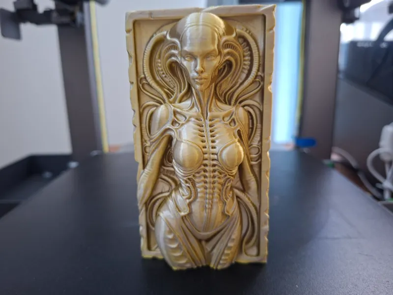 Giger Girl_01