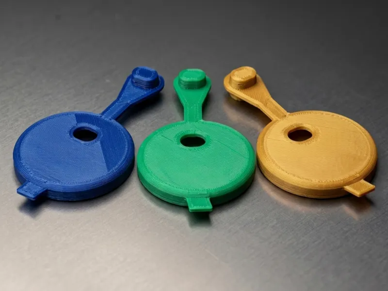 soda can cap with an integrated TPU living hinge and plug