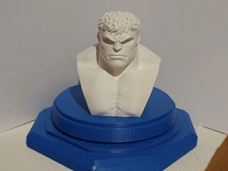 busto minimalista de Hulk