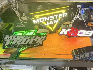 MONSTER TRUCK MASTERS LIGHTBOX DOMINATE THE ARENA