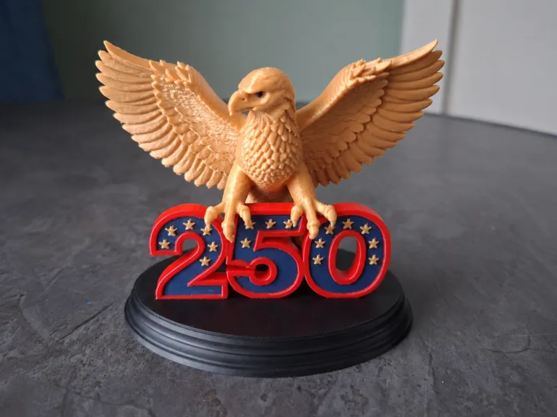 Estatua del Águila Patriótica 250 Aniversario