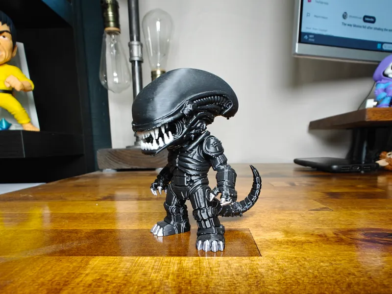 Xenomorph Alien VHS Mini Titan - Multicolor Print