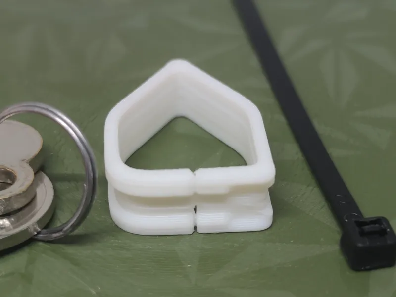 Versione 2 Anello Portachiavi con Fascetta