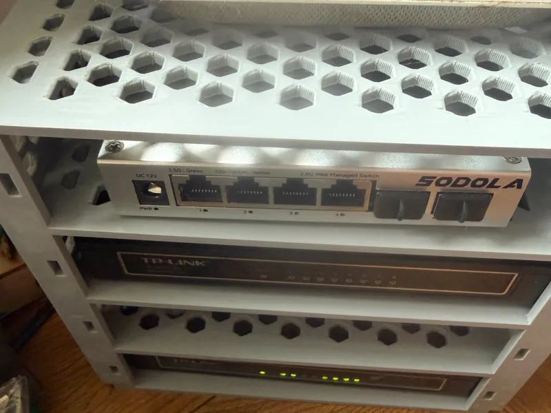 Mini-Network-Rack