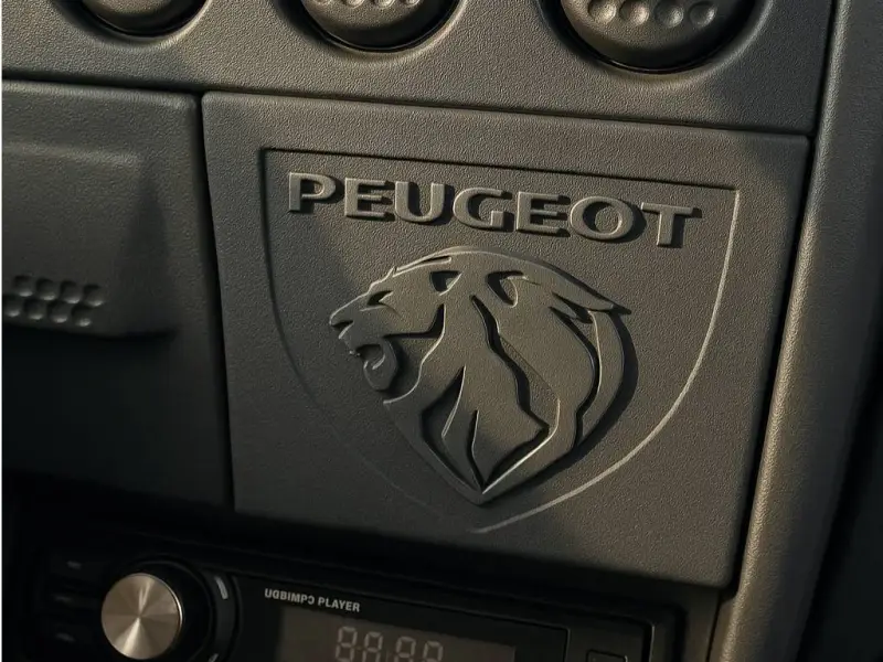 Автомобильная декоративная накладка на приборную панель с логотипом Peugeot для 205 Junior