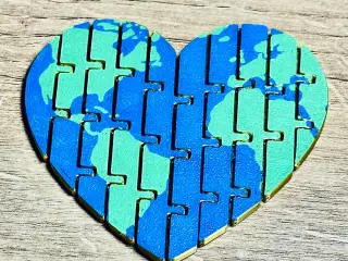 Flexi Earth Heart