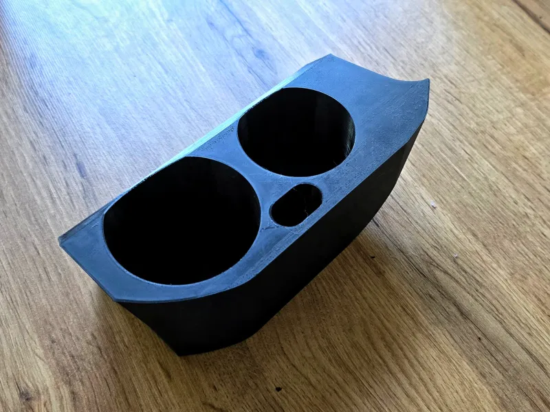 Skoda Octavia 1 cup holder for 1x500ml, 1x250ml + vape