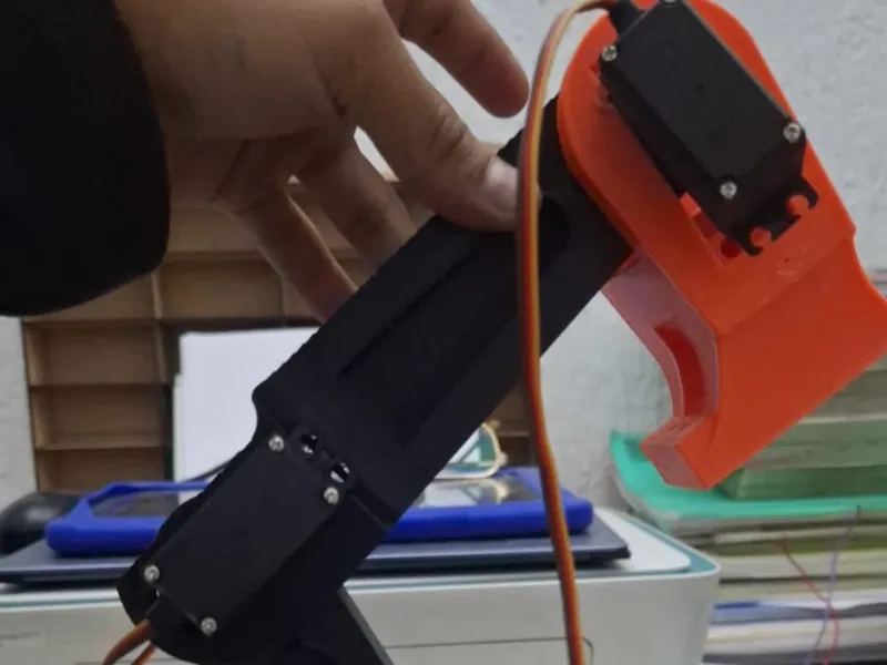 BRAZO ROBOT V1