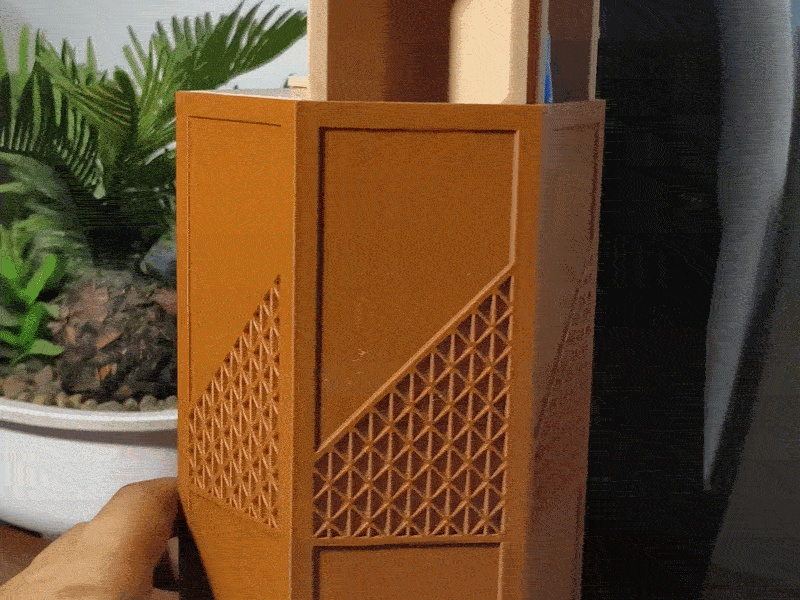 Enclosed rotary penholder