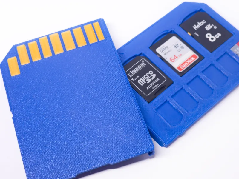 Boîtier pour carte SD en forme de carte SD
