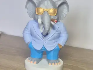 Statue éléphant costume