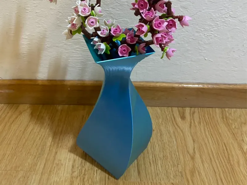 Simple Spiral Geometric Vase