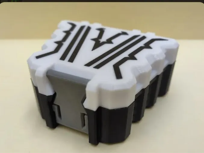 Rugged retainer container