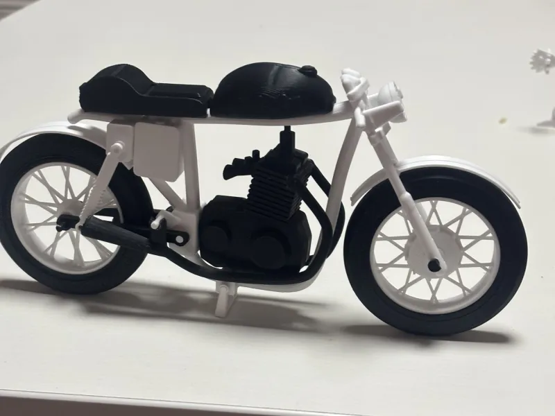 Cafe Racer Motorcycle 1:10 Kit - Working Steering & Wheels