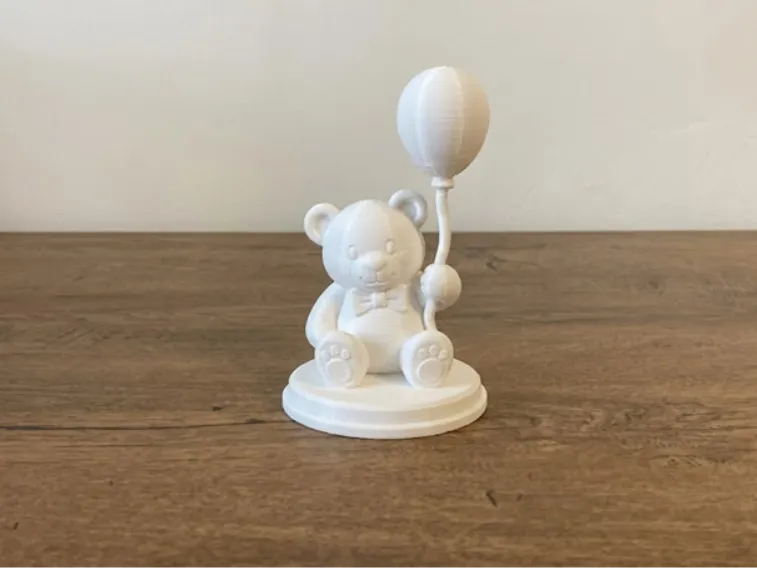 Orsacchiotto che tiene un palloncino - Modello decorativo