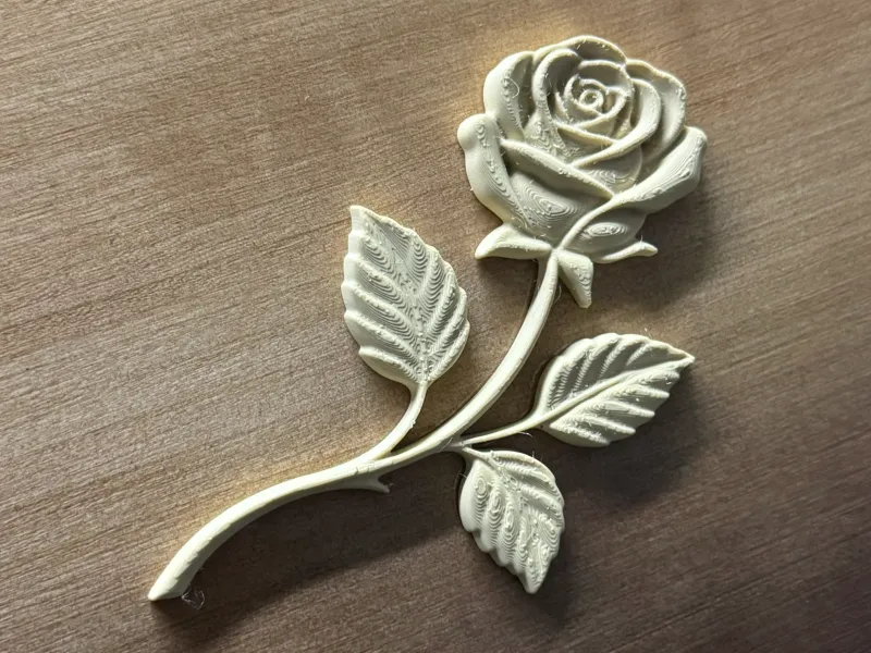 modello simbolo di rosa a rilievo
