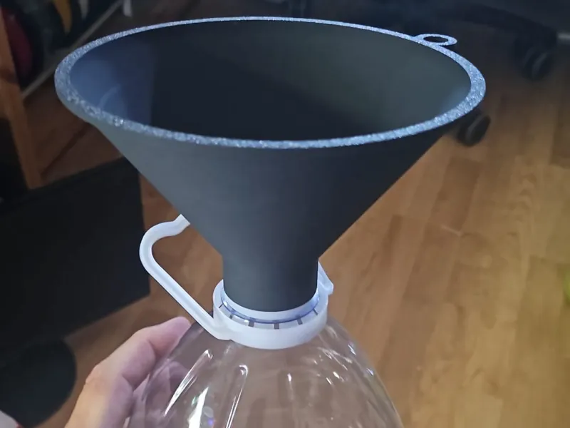 Embudo grande con rosca para botellas de 5 l - 8 l