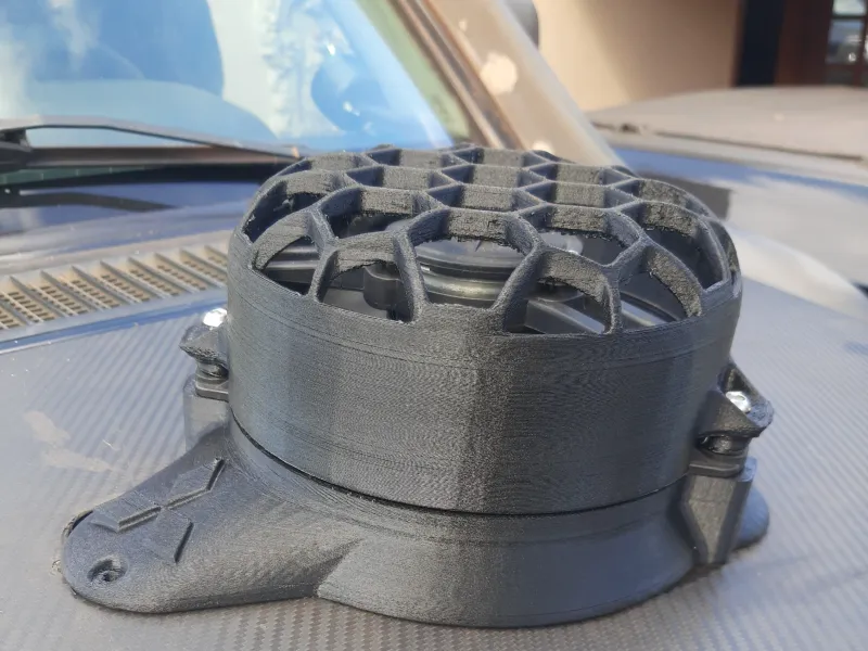 Hood scoop vent with fan