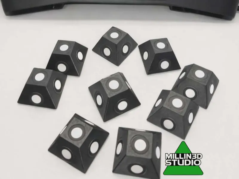 Pyramides de repères magnétisés pour scanner 3D