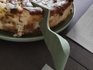 Cake server