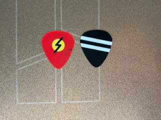 2 Guitar Picks