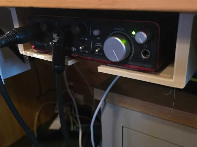 Scarlett 2i2 underdesk carriage