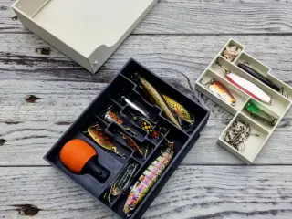 Medium two-compartment tackle box