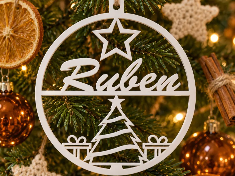 Ruben Kerstornament met Boom, Sterren en Cadeaus