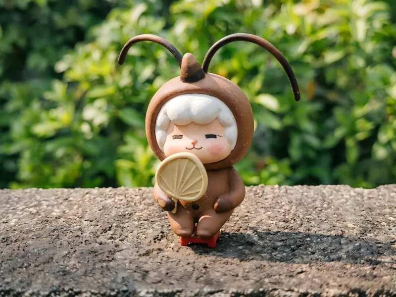 Süße Guangdong-Doppelschwanz-Kakerlakenfigur