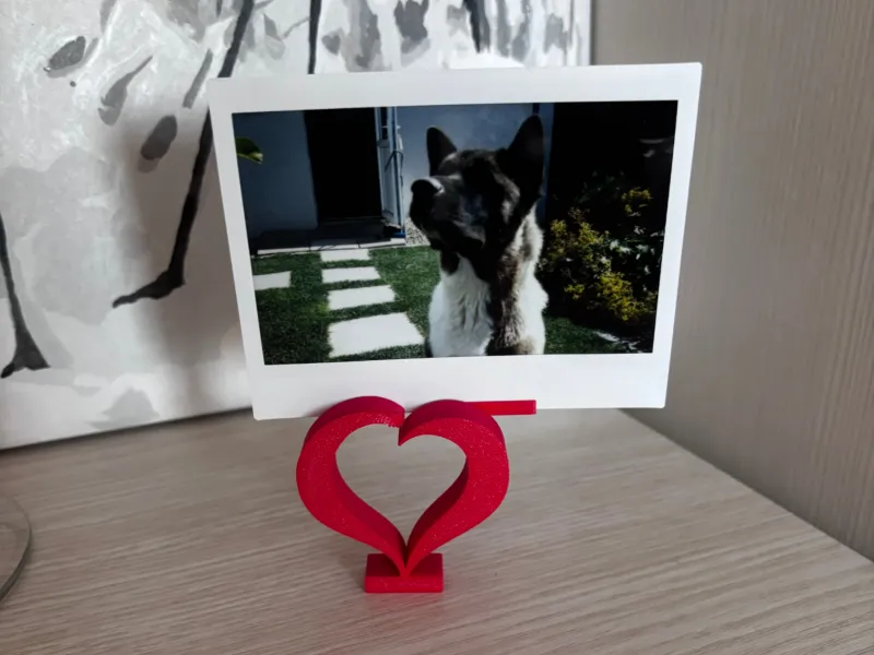 Suporte para fotos instantâneas em forma de coração
