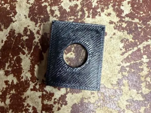 Boutgat reparatie vierkant gesneden om te passen bij plastic reparatie