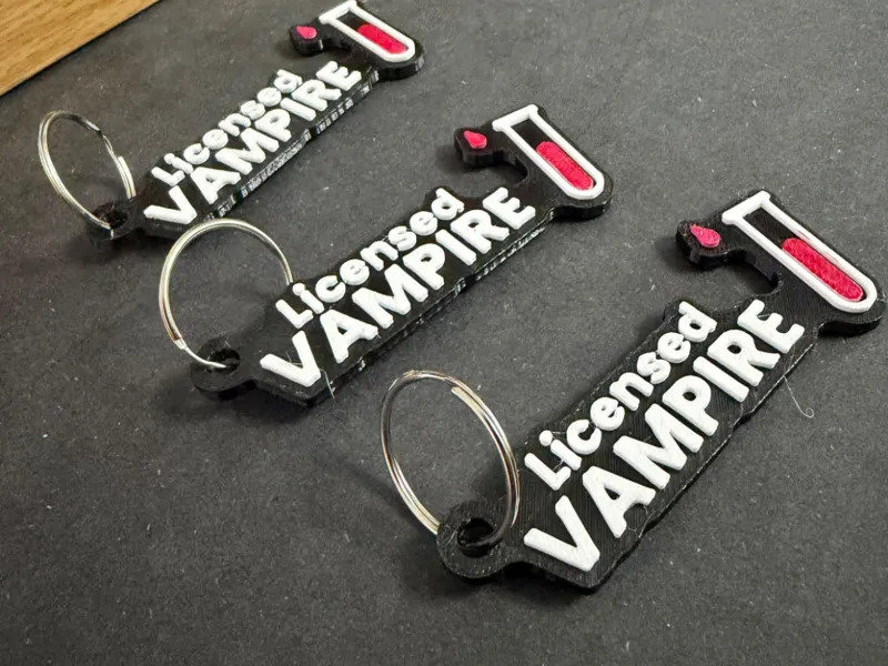 Porte-clés Vampire sous Licence – Infirmière / Phlébotomiste / Réceptionniste