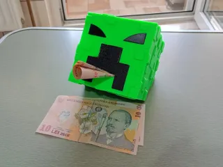 Feed the Creeper… or lose your coins! 💚💸
