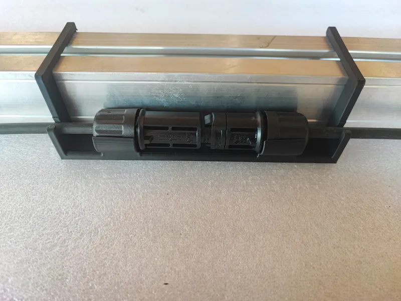 Solar-PV-MC4-Halter / Halterung 40x40-Profile