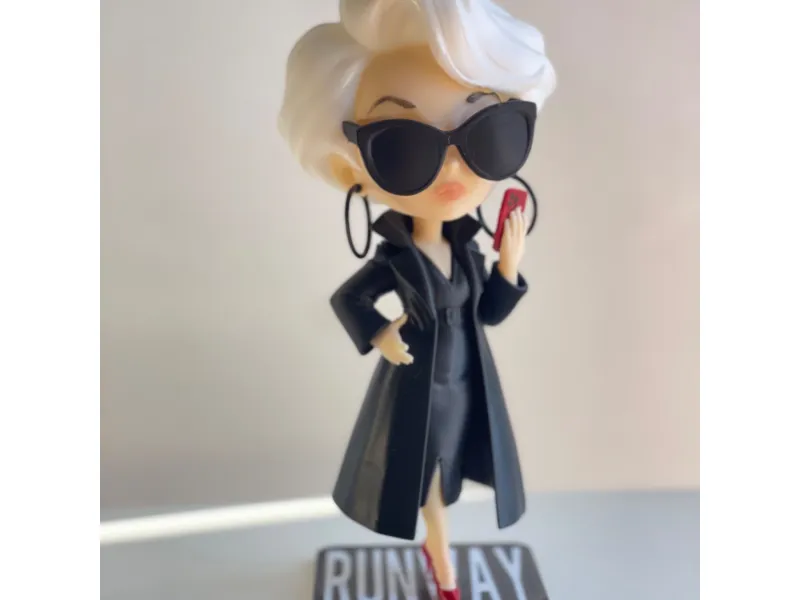HAUTE COMMAND-FIGURINE