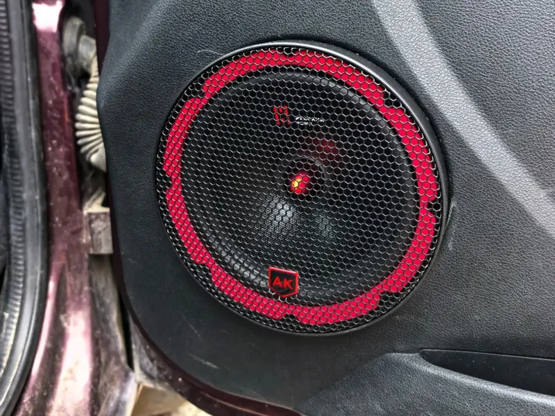 Separadores para altavoces de 16 cm en Lada Granta
