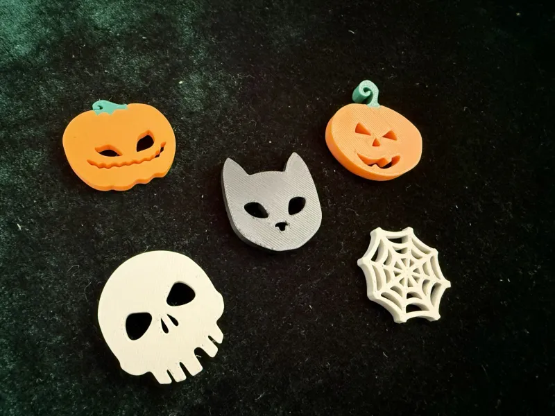 Spille e distintivi di Halloween