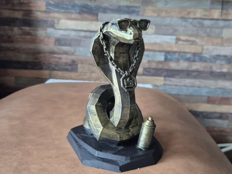 Sculpture street art cobra deco