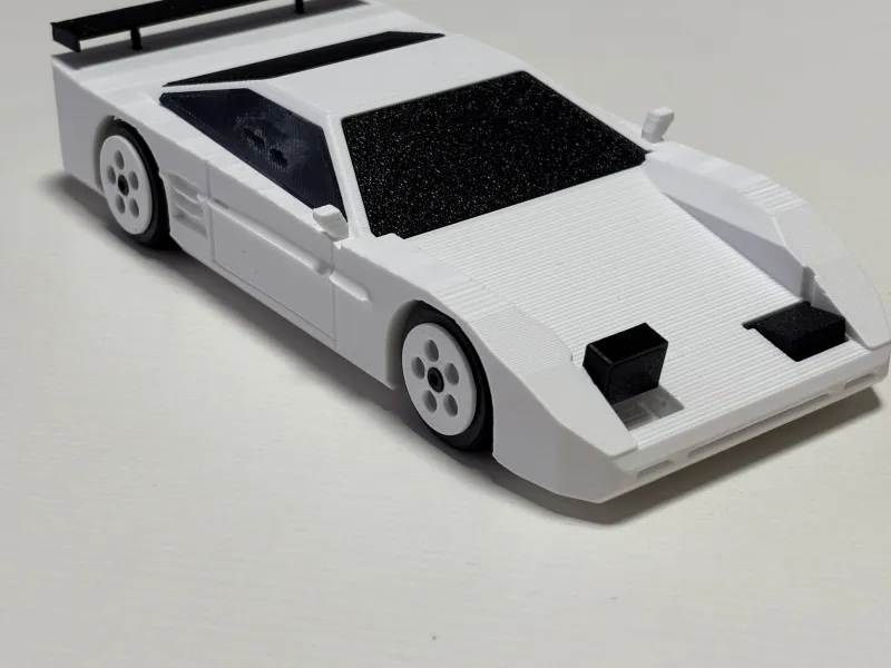 Wedge '86 - Supercarro Neon dos Anos 80 com Faróis Escamoteáveis Funcionais
