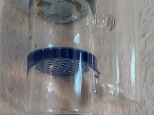 Glass pipe holder with spout