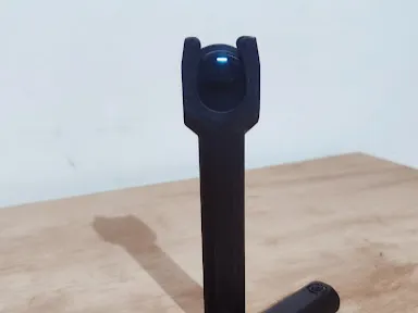 Soporte de Escritorio Magnético para Micrófono de Solapa – Simple
