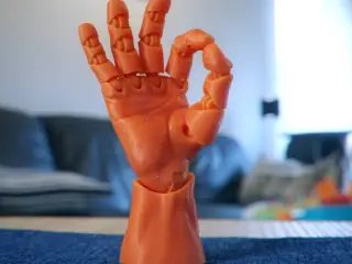 Articulated_Poseable_Hand