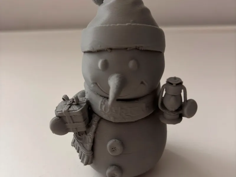 snowman_with_present_and_lamp