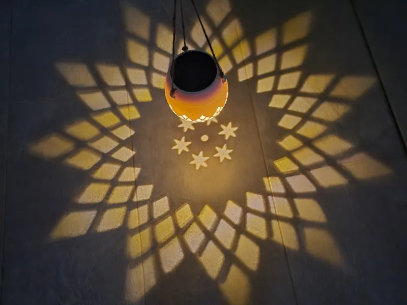 Lanternă solară sau LED și lampă suspendată