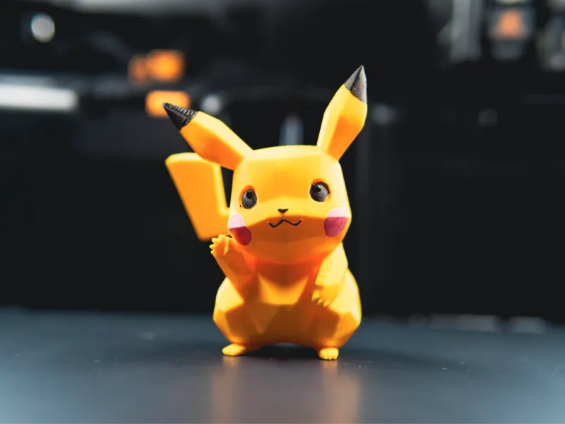 Pikachu Low Poly Acenando Olá