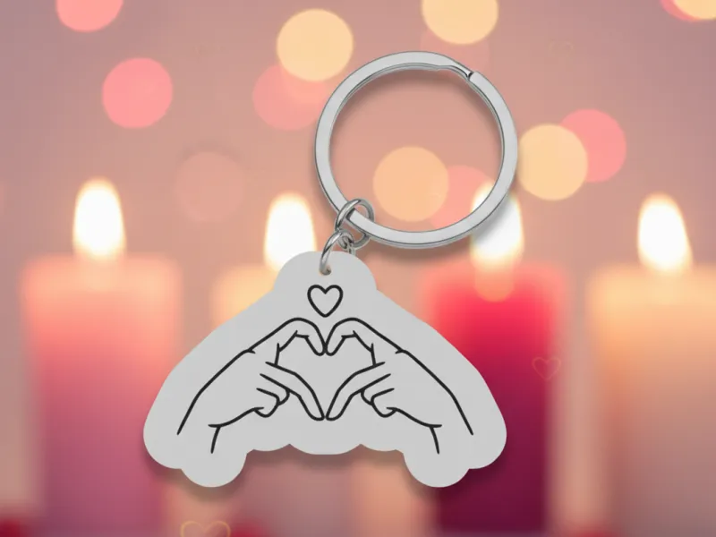 Llavero corazón con manos