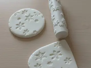 Snowflake shape pattern roller
