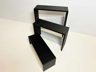 Tier shelves for retail displays