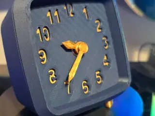DESK TOP BATTERY CLOCK
