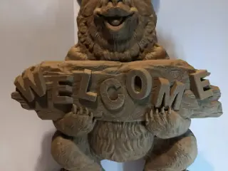Bear welcome plate